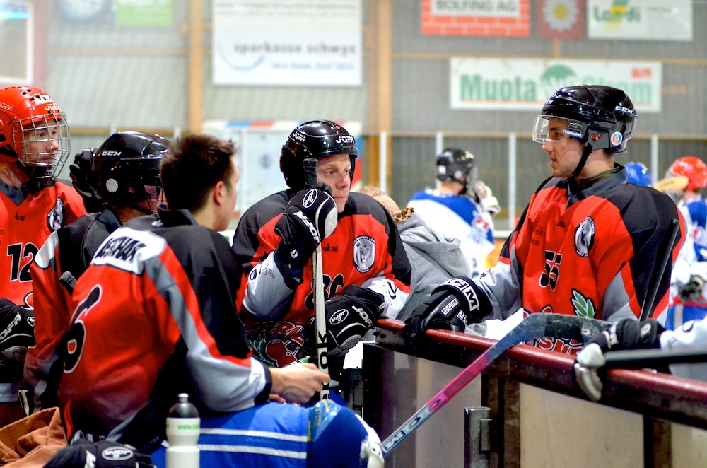 Letzte Besprechungen vor Spielbeginn